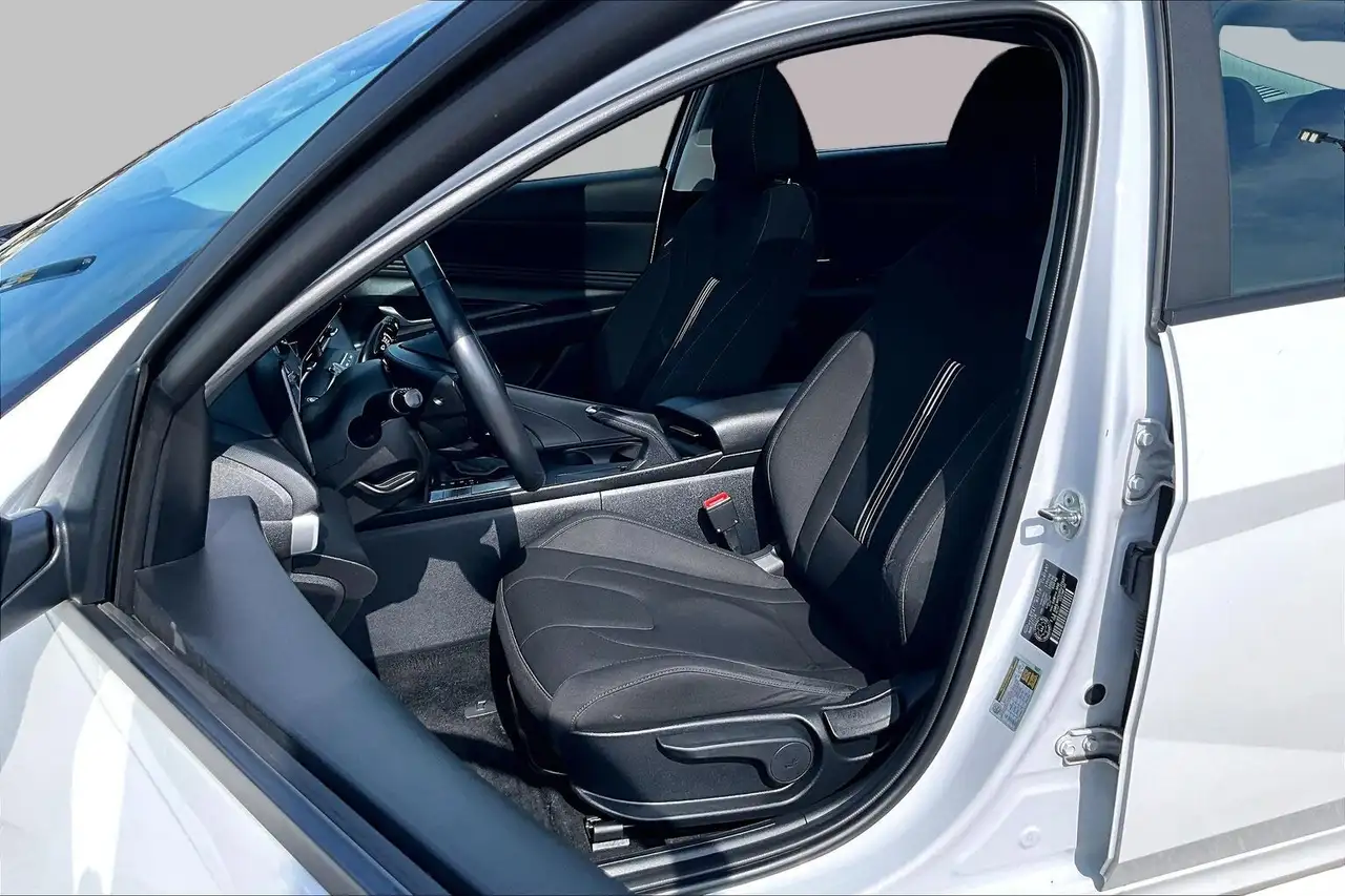 Hyundai ELANTRA снимка Hyundai ELANTRA