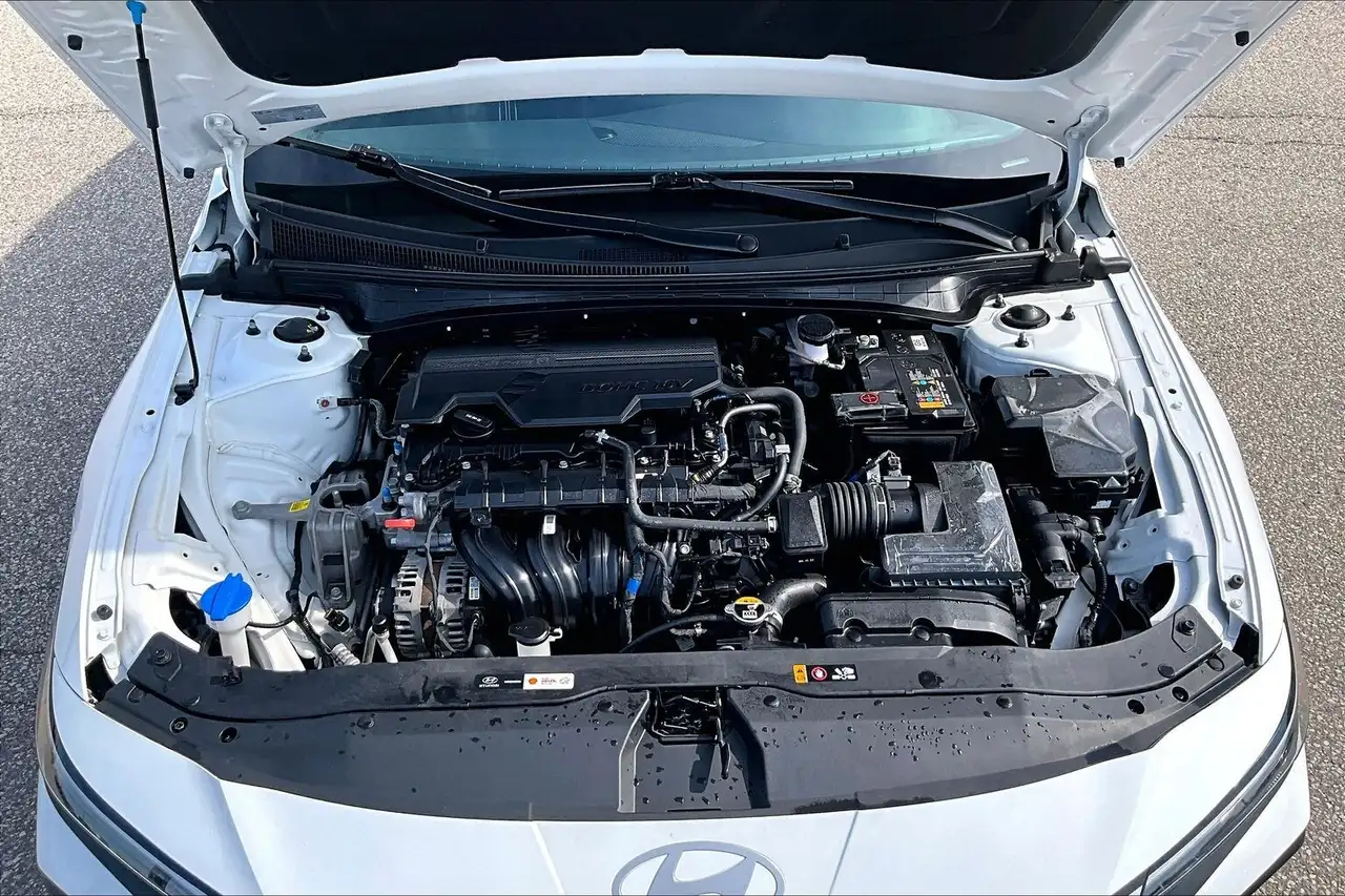 Hyundai ELANTRA снимка Hyundai ELANTRA