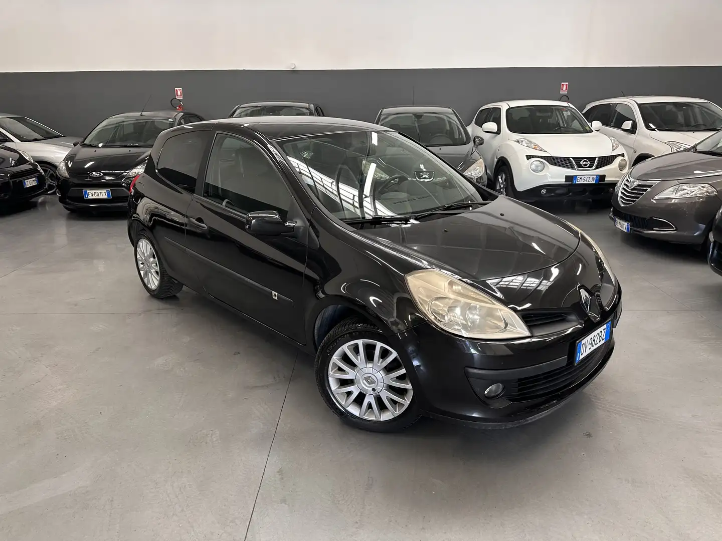 Renault Clio 3p 1.2 16v Le Iene neopatentati - 1