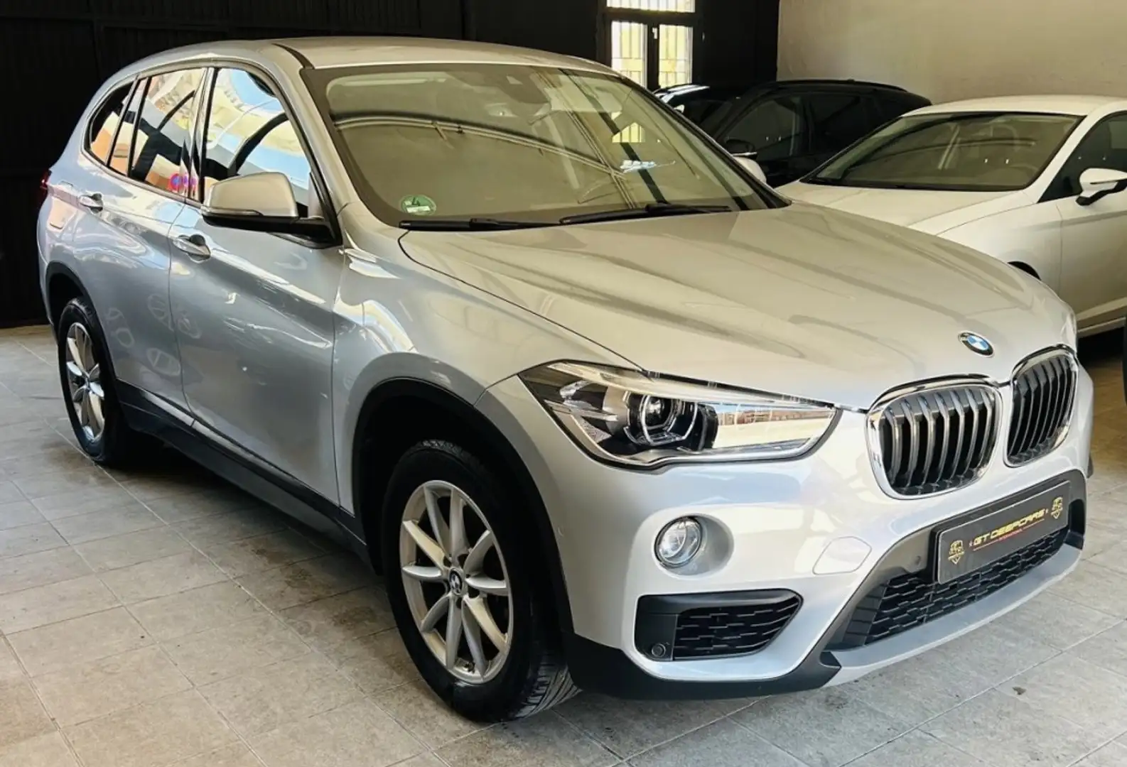 BMW X1 sDrive 20iA Gris - 1