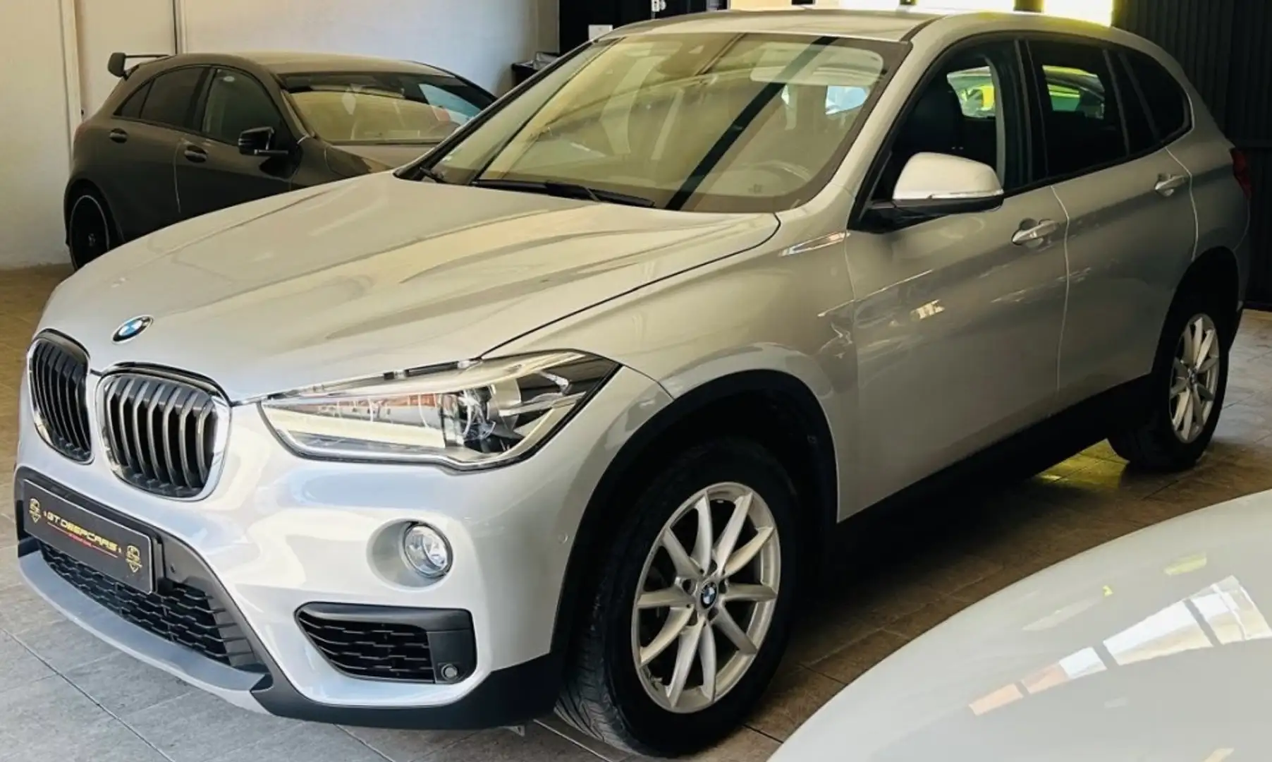 BMW X1 sDrive 20iA Gris - 2