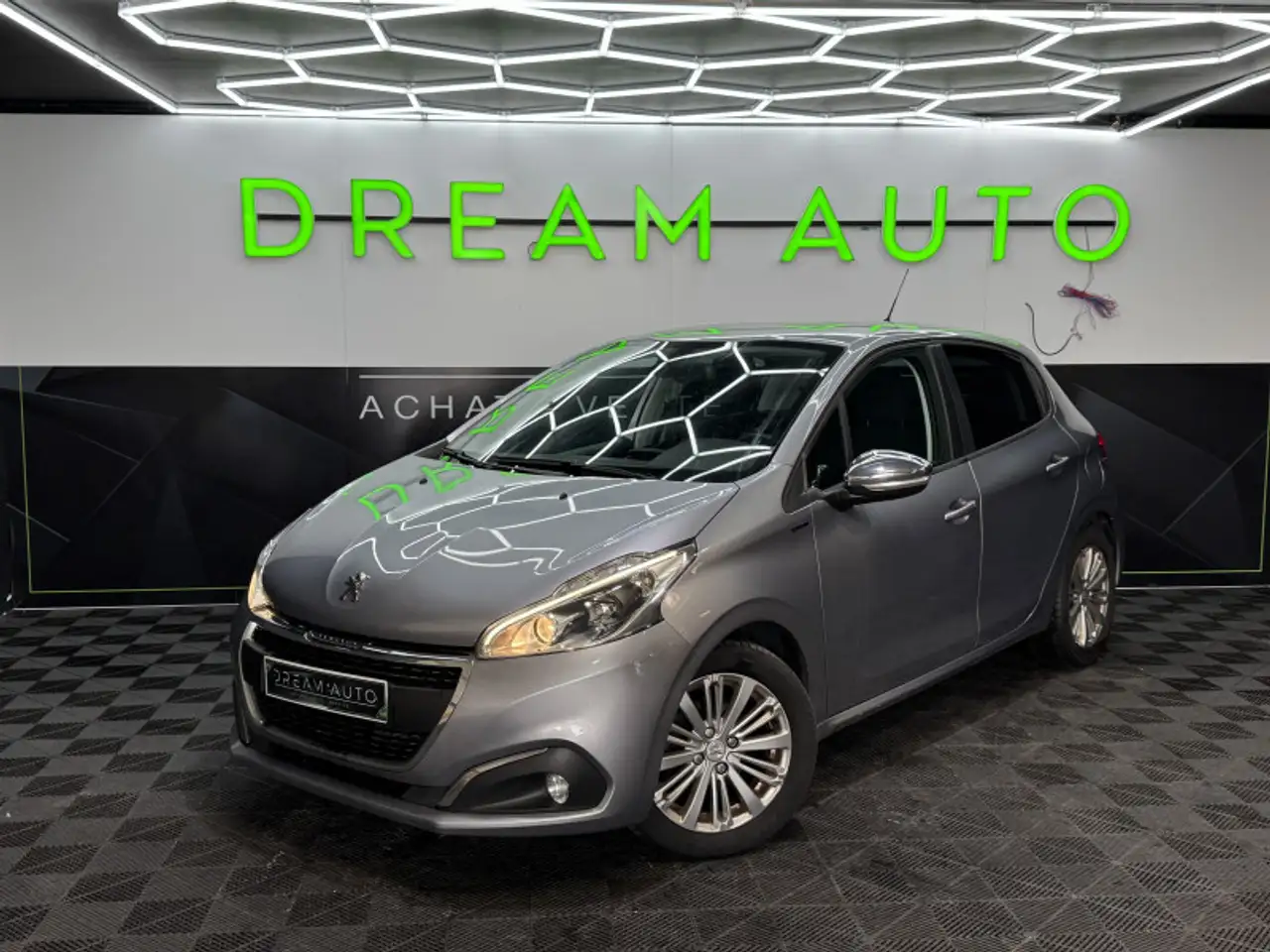 Peugeot 208 1.5 BLUEHDI 100CH E6.C SIGNATURE BVM5 5P