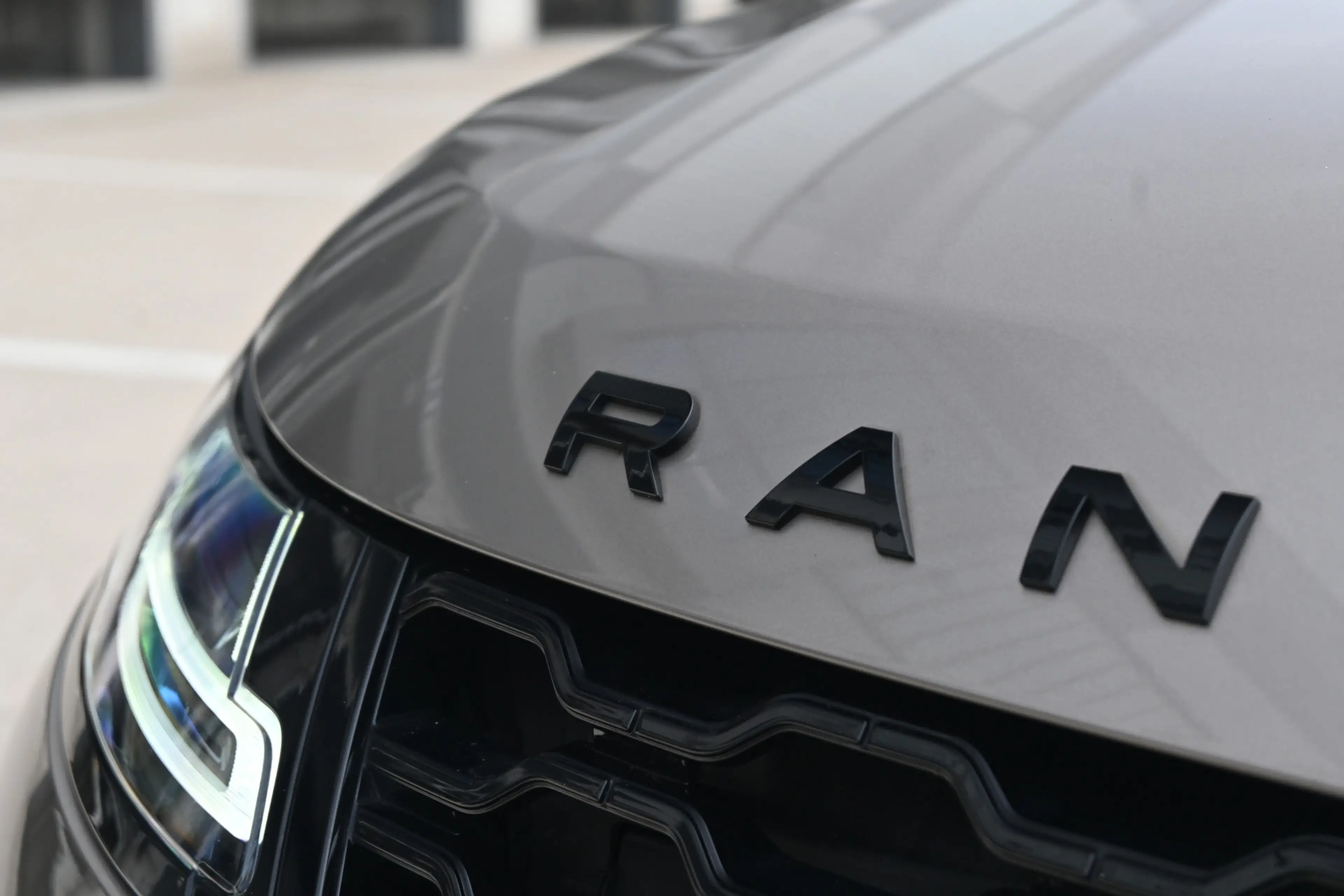 Land Rover Range Rover Evoque 1.5 P300e AWD R-Dynamic SE — photo 14