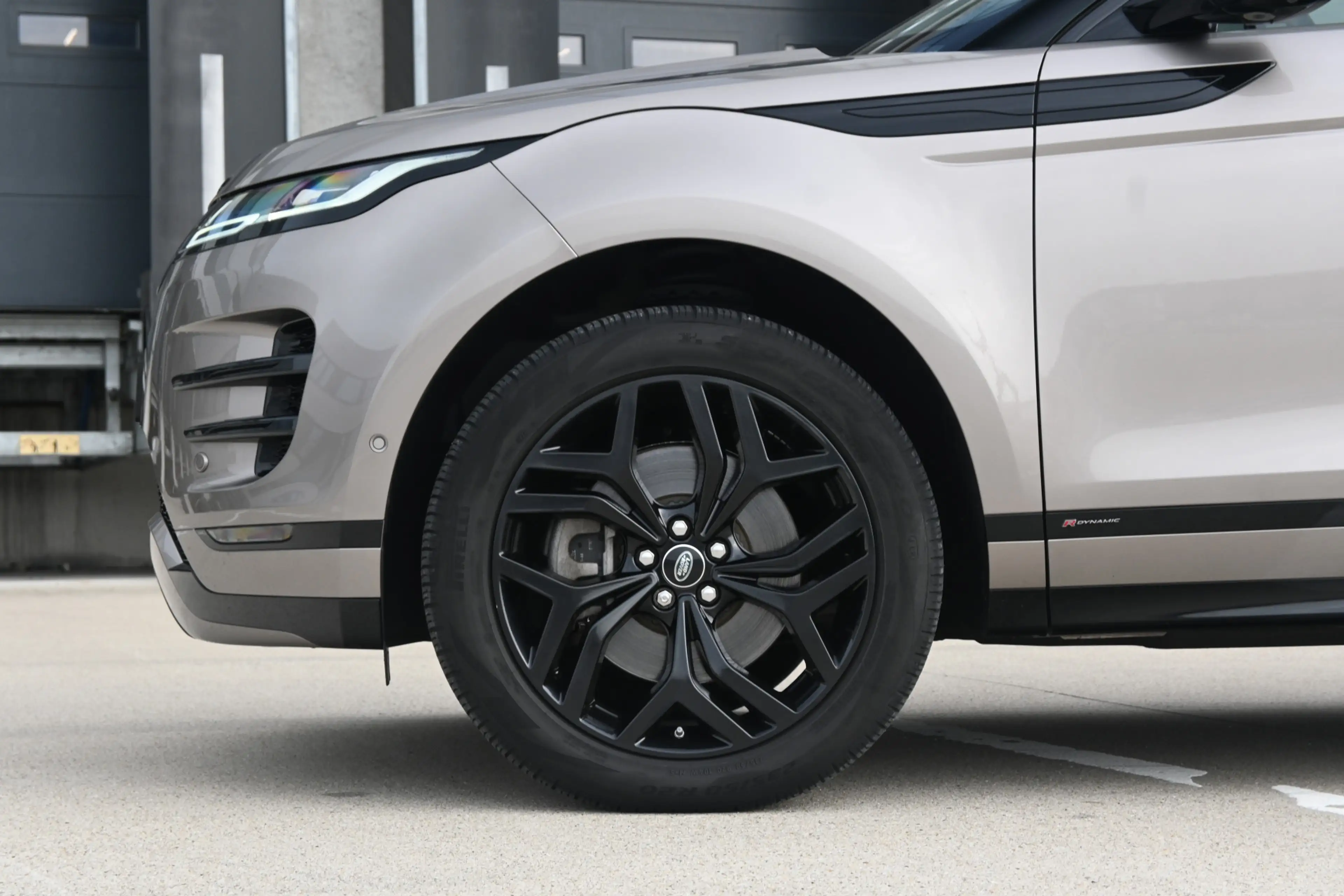 Land Rover Range Rover Evoque 1.5 P300e AWD R-Dynamic SE — photo 11
