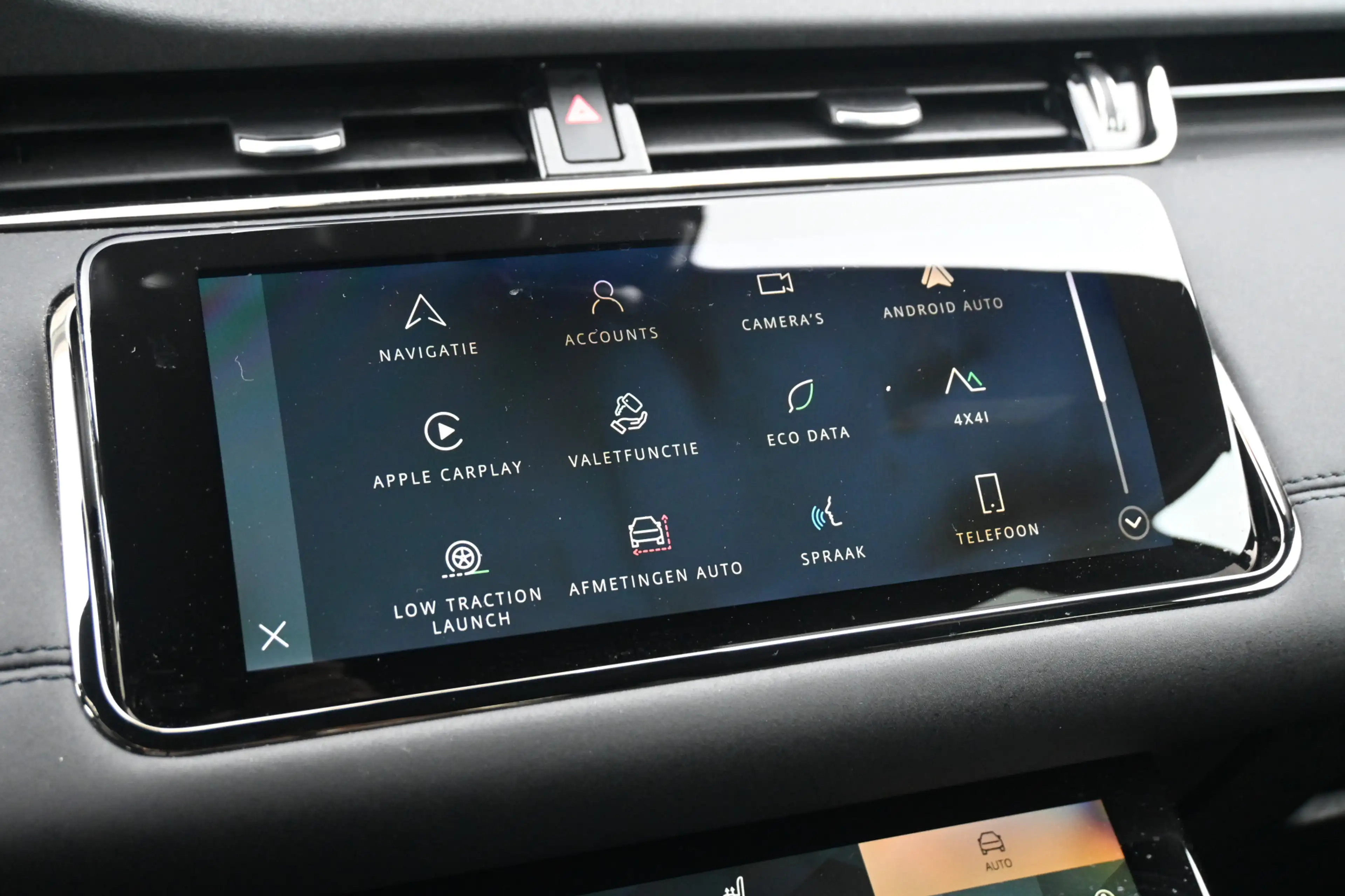 Land Rover Range Rover Evoque 1.5 P300e AWD R-Dynamic SE — photo 28