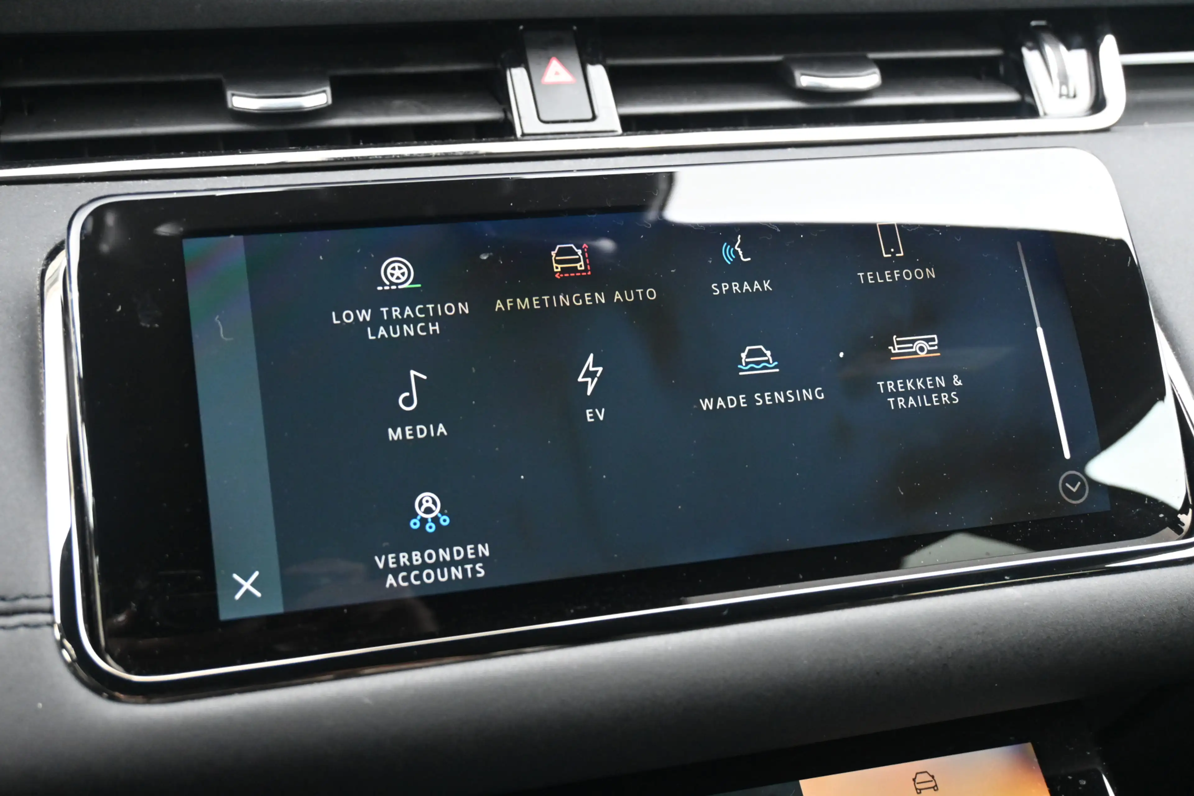 Land Rover Range Rover Evoque 1.5 P300e AWD R-Dynamic SE — photo 29