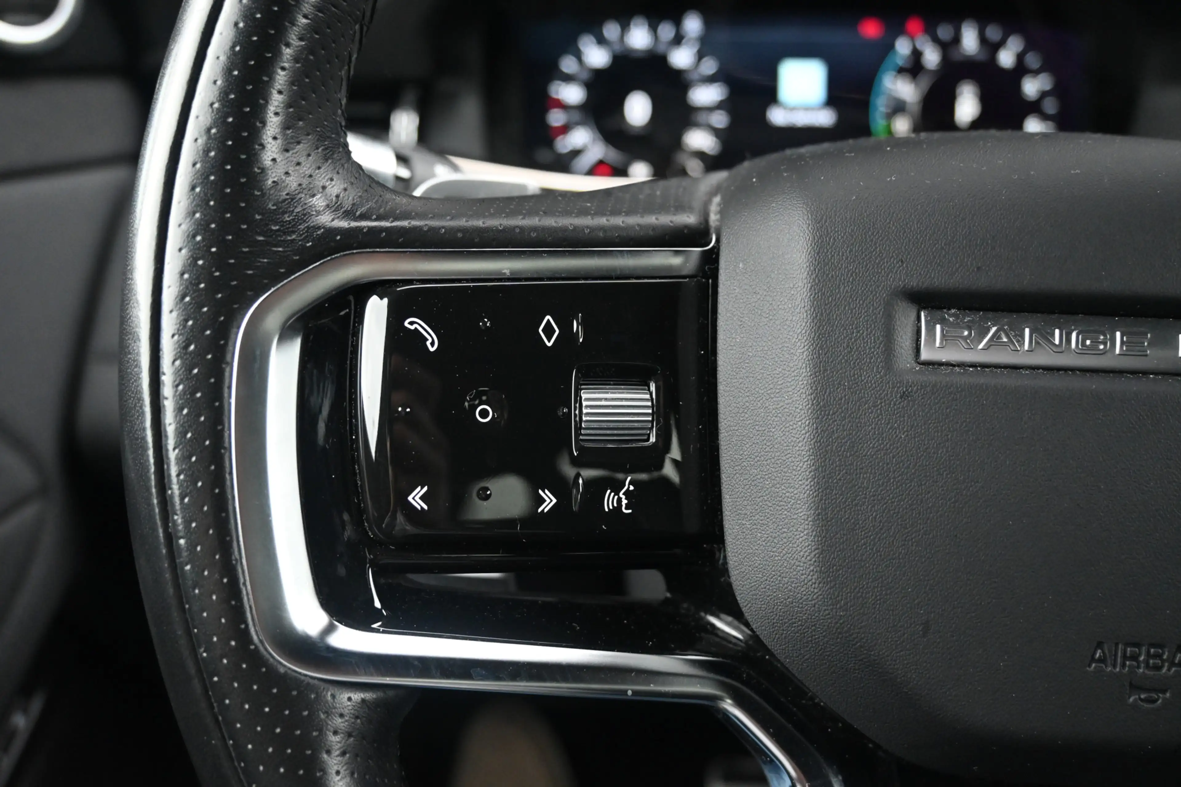 Land Rover Range Rover Evoque 1.5 P300e AWD R-Dynamic SE — photo 18