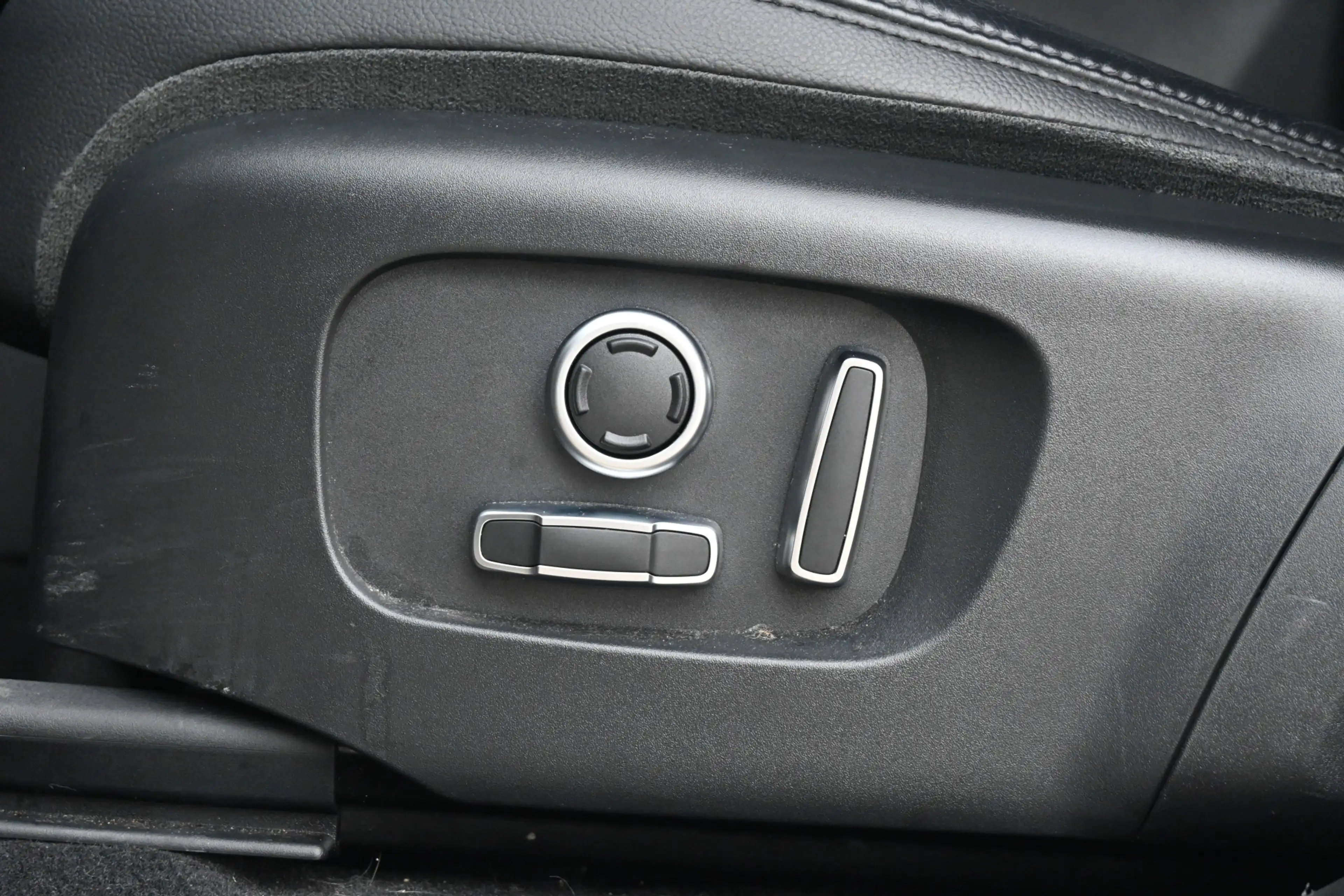 Land Rover Range Rover Evoque 1.5 P300e AWD R-Dynamic SE — photo 20