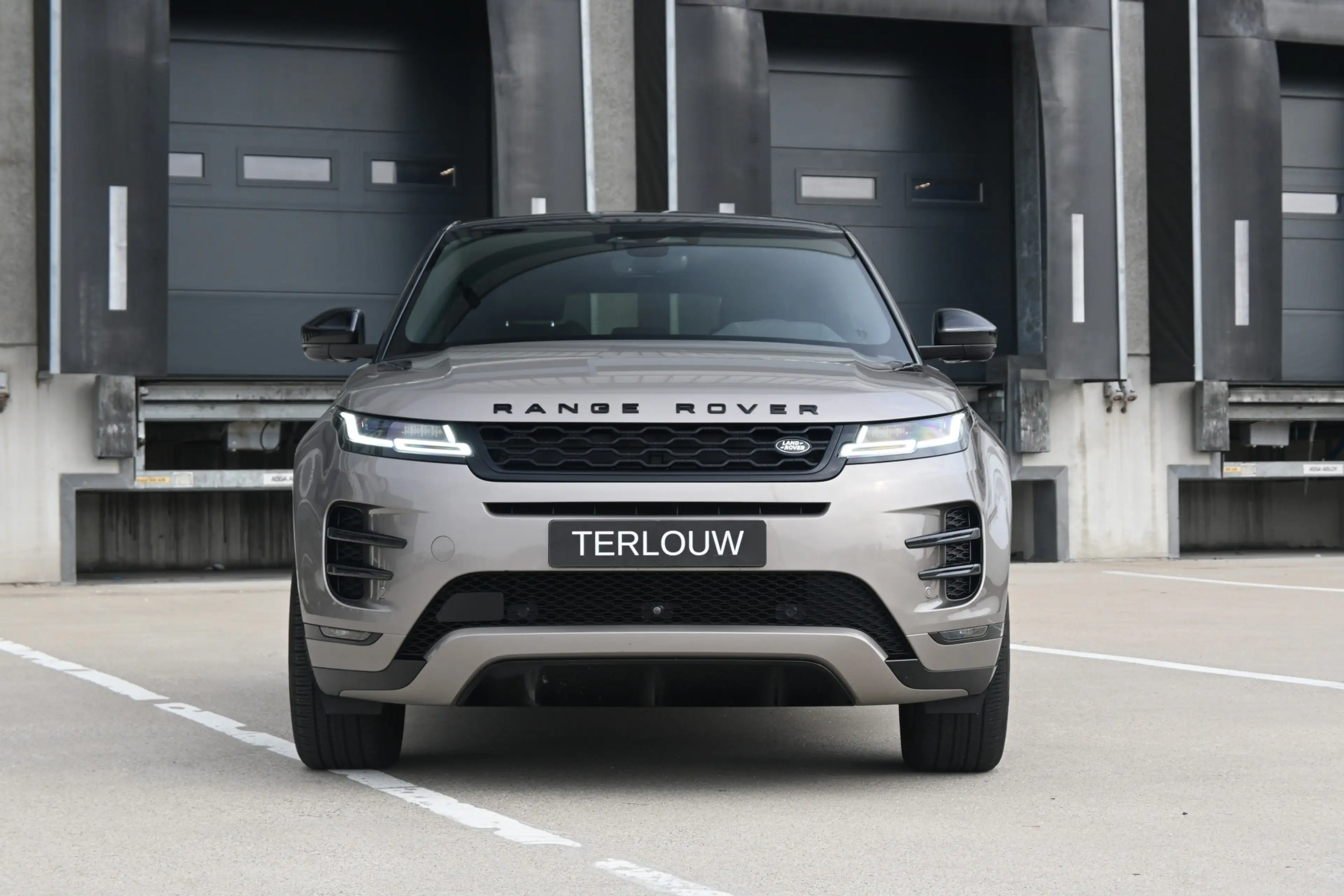 Land Rover Range Rover Evoque 1.5 P300e AWD R-Dynamic SE — photo 5