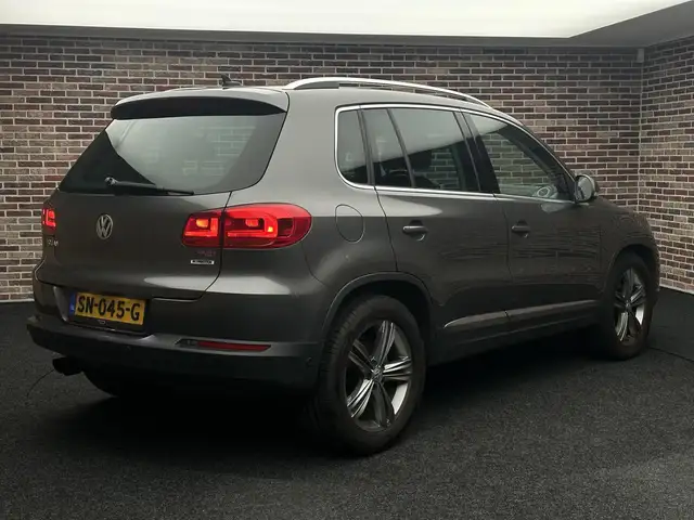 Volkswagen Tiguan view 2
