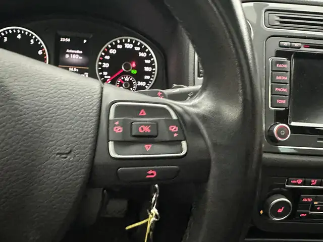 Volkswagen Tiguan view 13