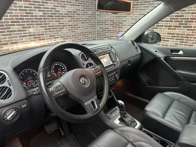Volkswagen Tiguan view 3