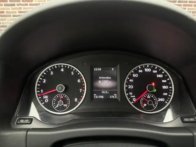 Volkswagen Tiguan view 12