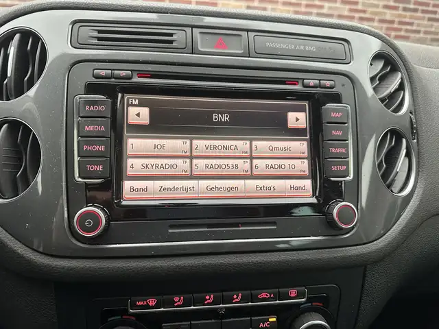 Volkswagen Tiguan view 15
