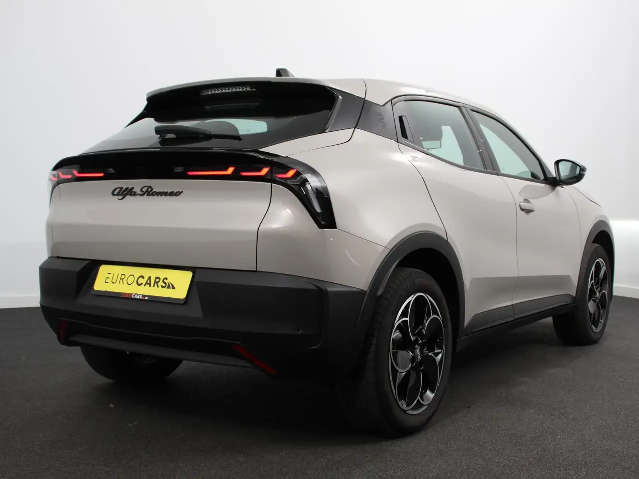 Alfa Romeo Junior 2025