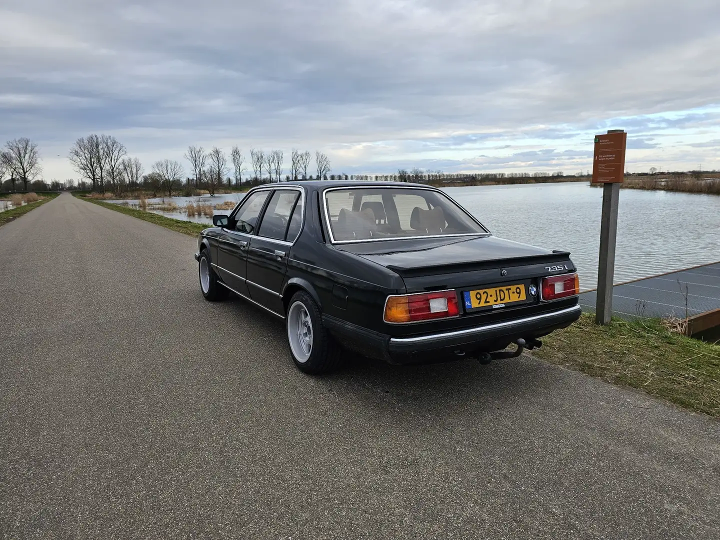 BMW 735 i Groen - 2