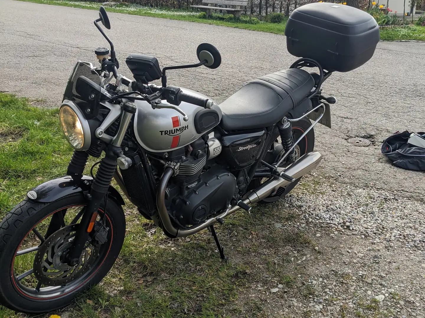 Triumph Street Twin Silver - 1