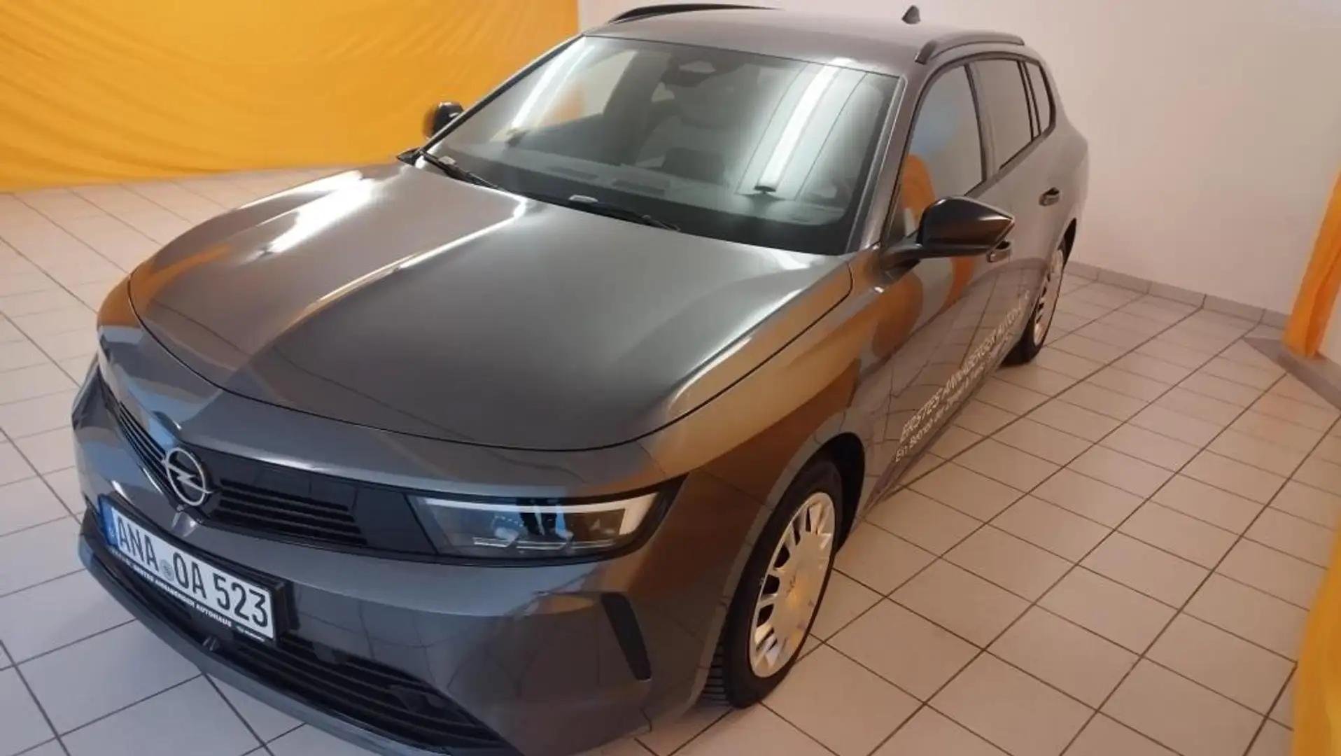 Opel Astra Sports Tourer Edition, 1.2 Turbo 81 kW/11 Grau - 1