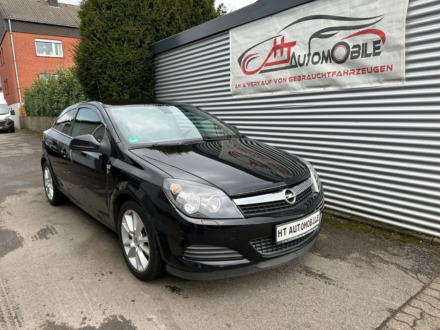 Opel Astra GTC 1.6 KLIMA/TEMPOMAT/PDC/2.HAND Schwarz - 1