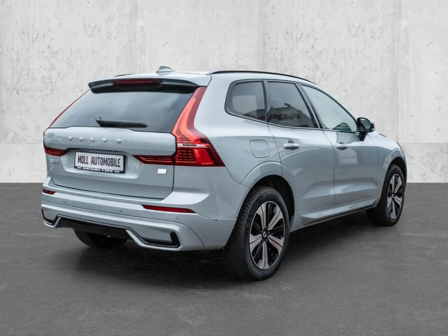 Volvo XC60 Plus Dark Recharge Plug-In Hybrid AWD T8 Twin Engi Grau - 2