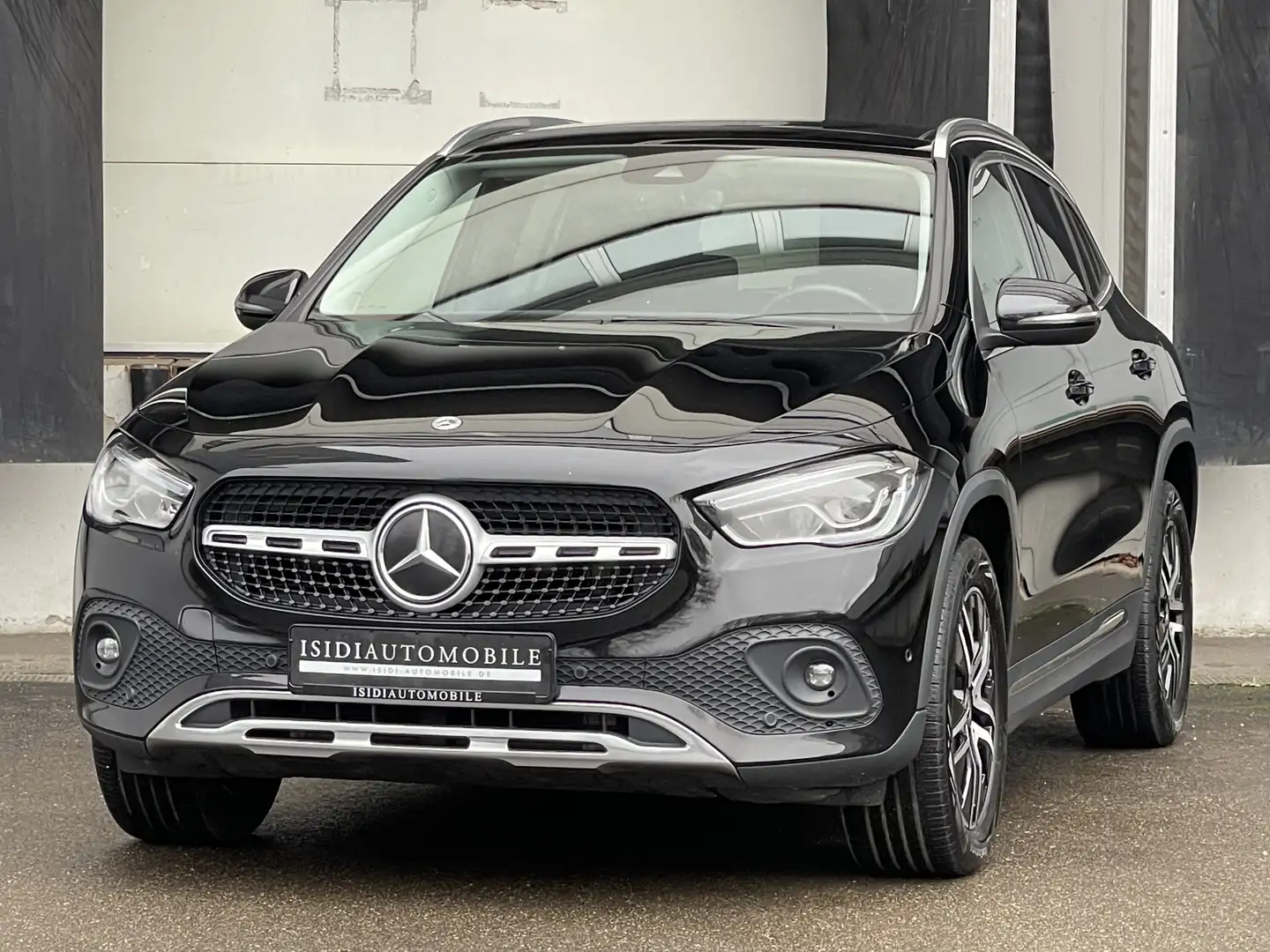 Mercedes-Benz GLA 220 D Progressive LED MBUX RüKamera Pano AHK Noir - 1
