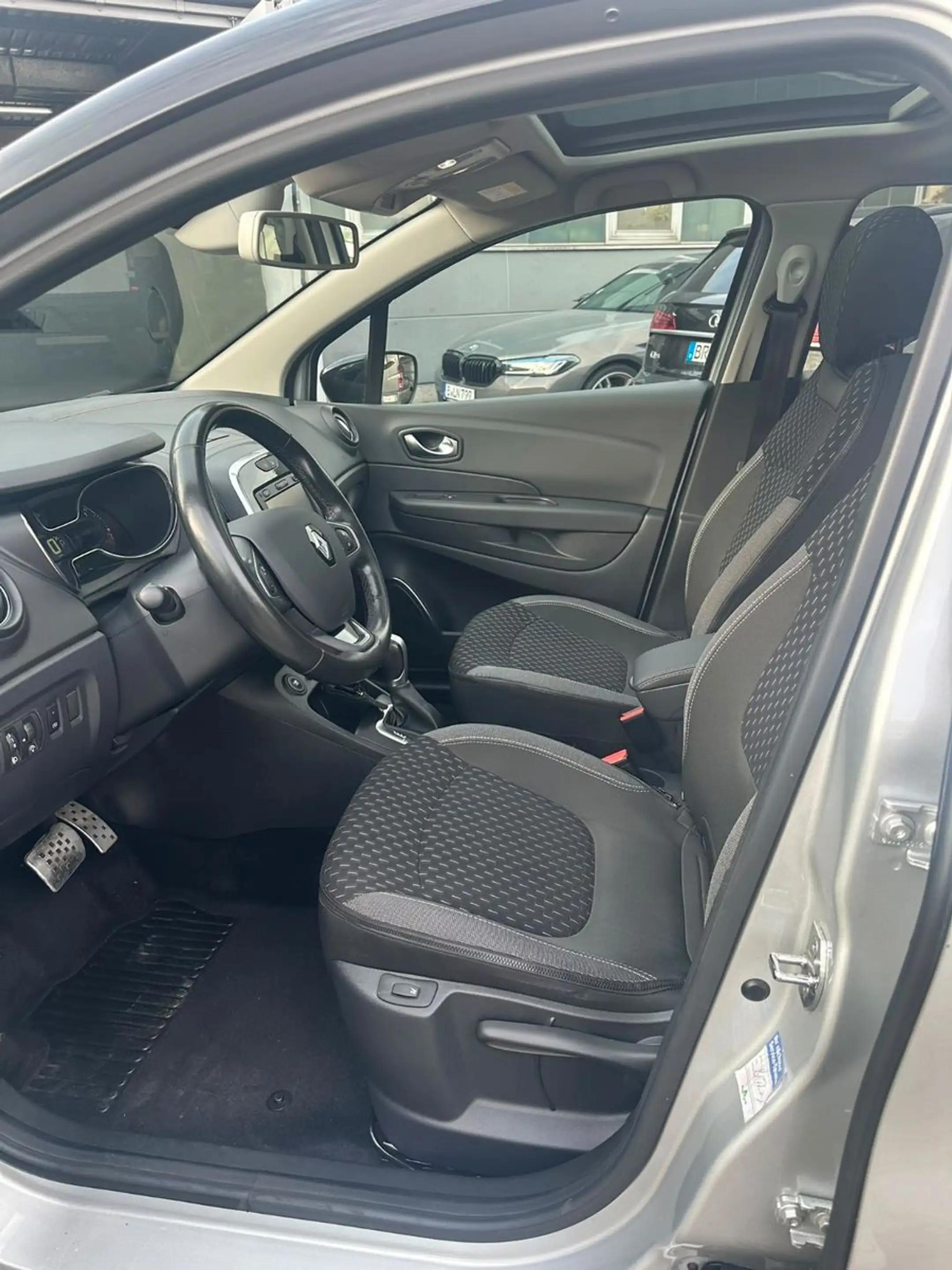 Renault Captur Intens — photo 10