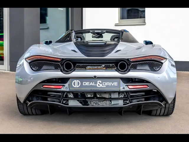 Mclaren 720s view 4