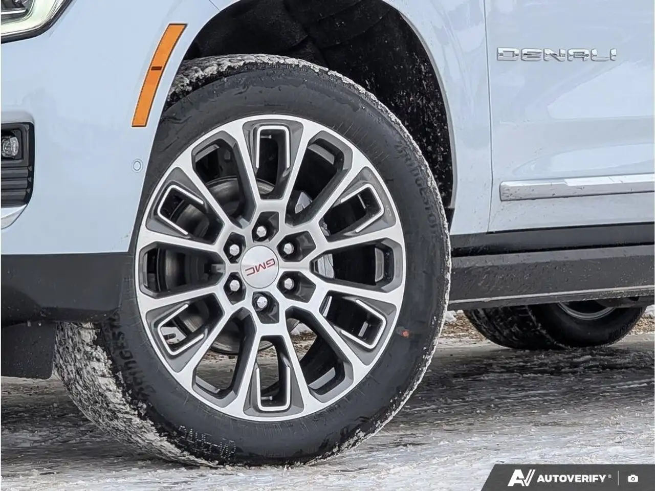 GMC Yukon снимка GMC Yukon
