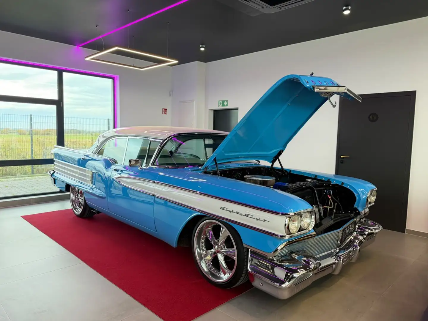 Oldsmobile 4-Door Holiday Sedan Super 88 Blau - 1