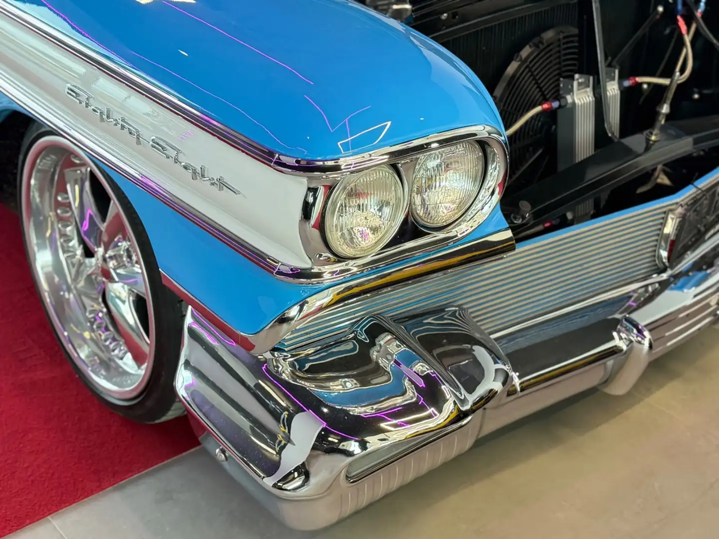 Oldsmobile 4-Door Holiday Sedan Super 88 Blau - 2