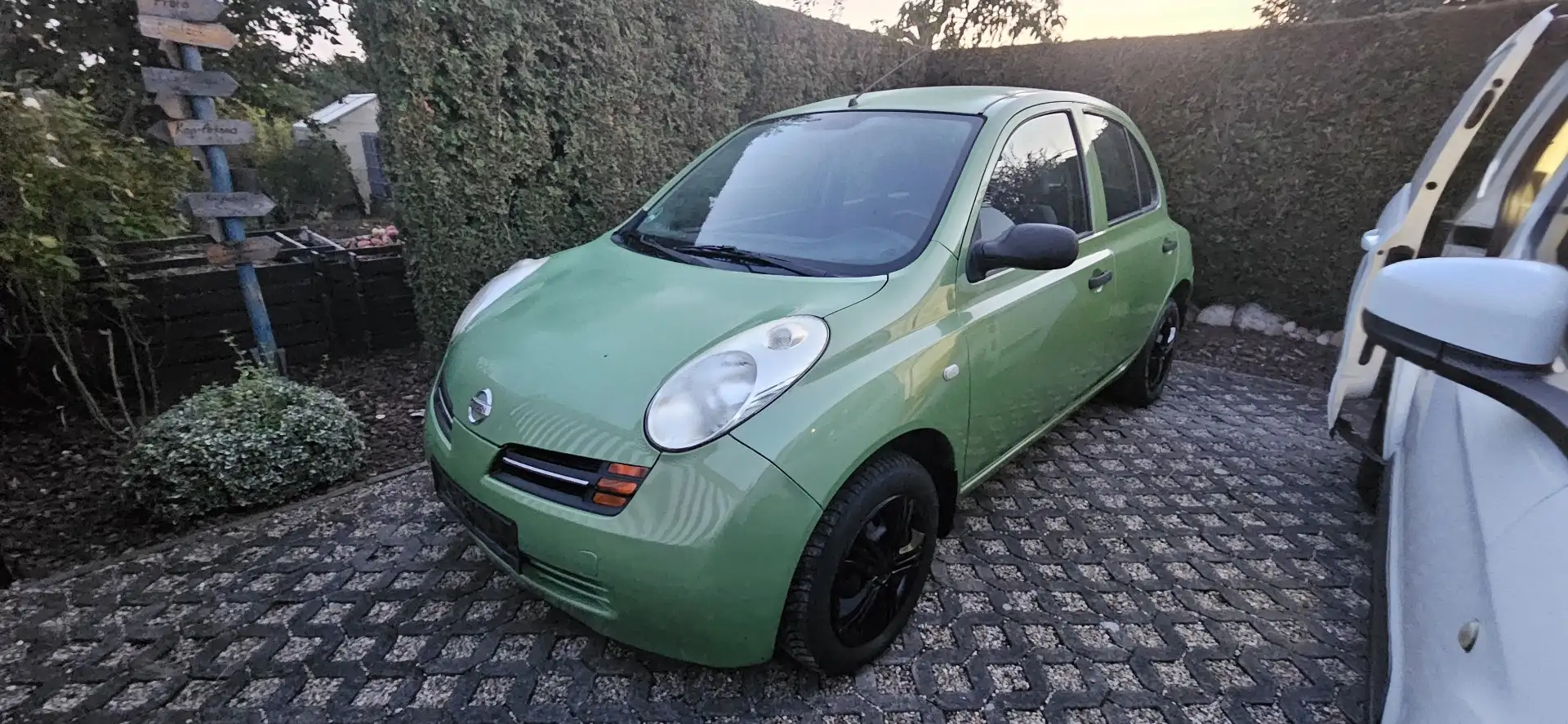 Nissan Micra Micra  5Türer 1.2 Season-Klima-Ganzjahresreifen Grün - 1