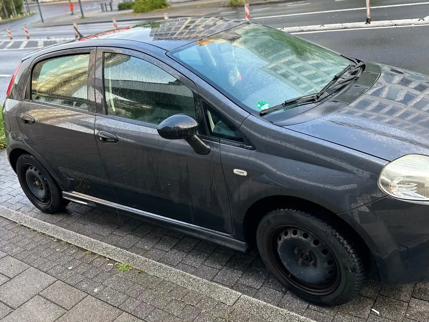 Fiat Grande Punto Grande Punto  5-Türer 1.4 8V Active - 2