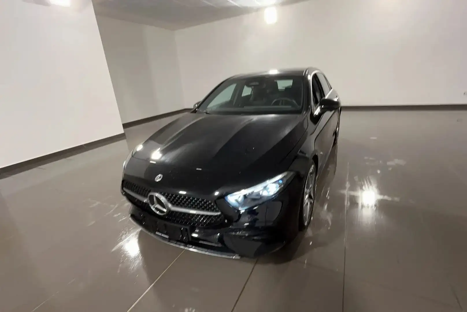 Mercedes-Benz A 200 A 200d AMG Line Advance Plus auto Noir - 1