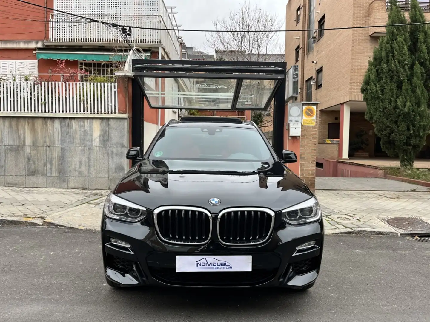 BMW X3 xDrive 20iA Schwarz - 1