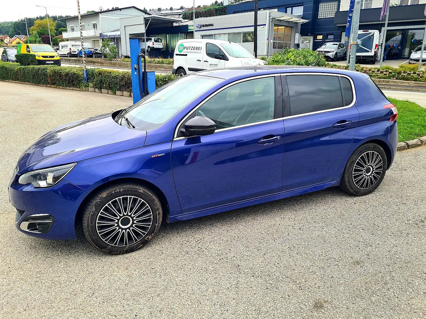 Peugeot 308 1,6 BlueHDI 120 GT Line S&S Blau - 2