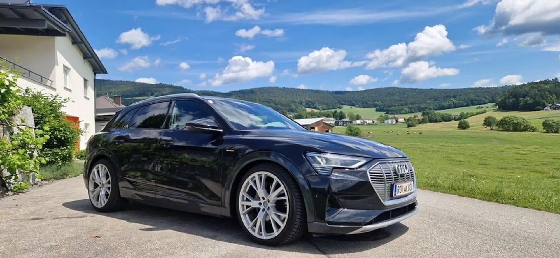 Audi Q8 e-tron e-tron 55 Quattro advanced S-Line Schwarz - 2