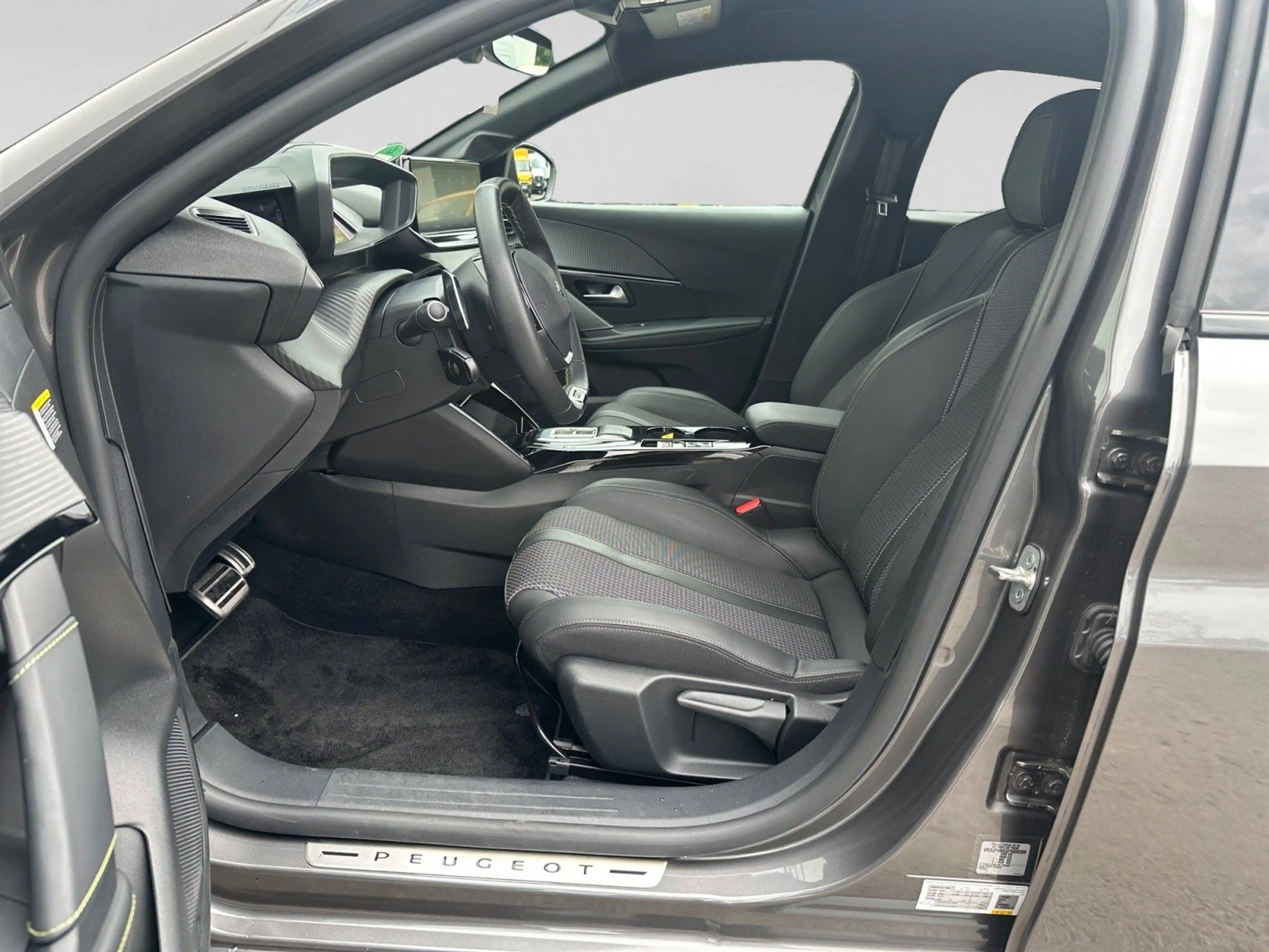Peugeot 208 GT*NAVI*KAMERA* — photo 11