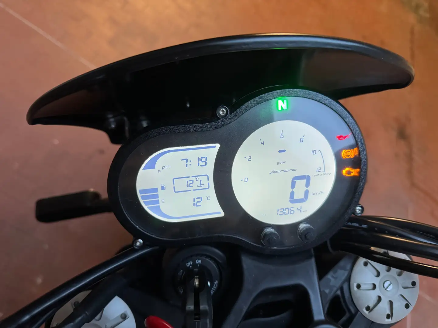 Benelli Leoncino Červená - 1