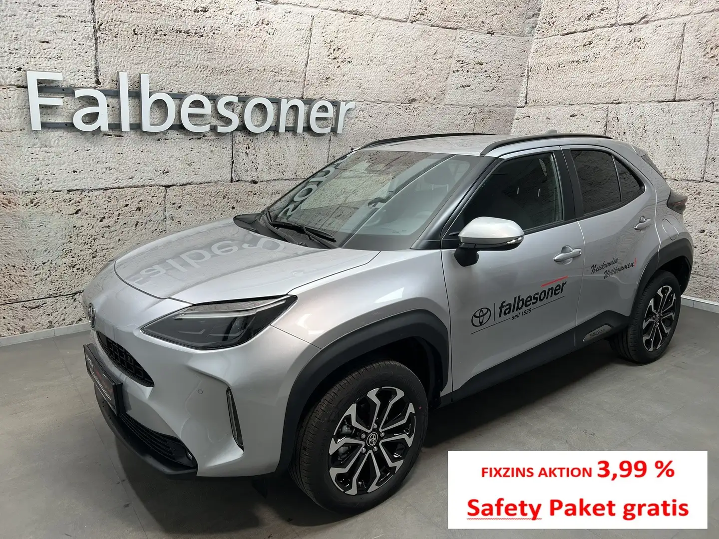 Toyota Yaris Cross Hybrid 2WD Active Drive + Safety P. 130PS Silber - 1
