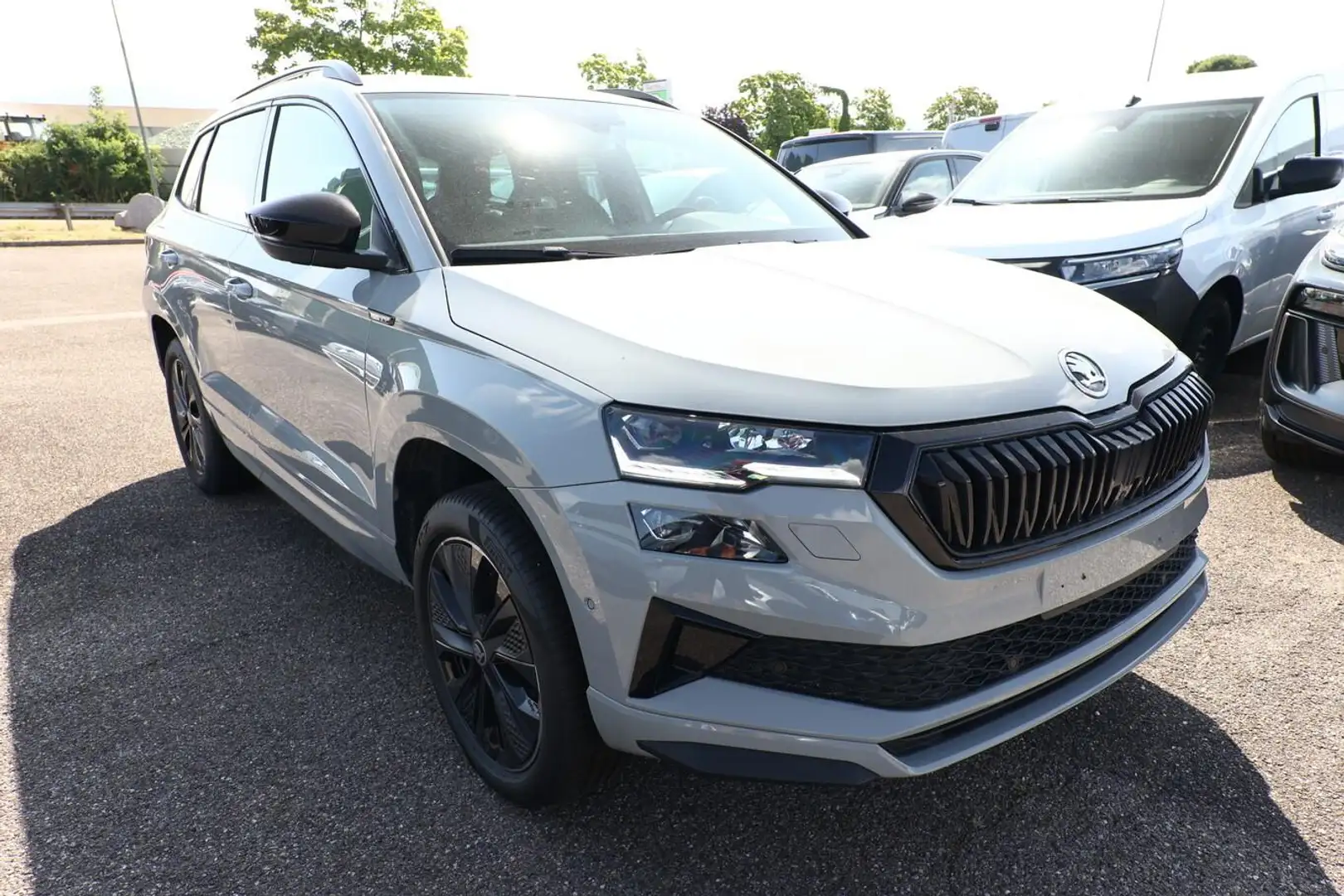 Skoda Karoq Sportline DSG 4x4 Sportl Matrix Nav 360° Canton... Grau - 2