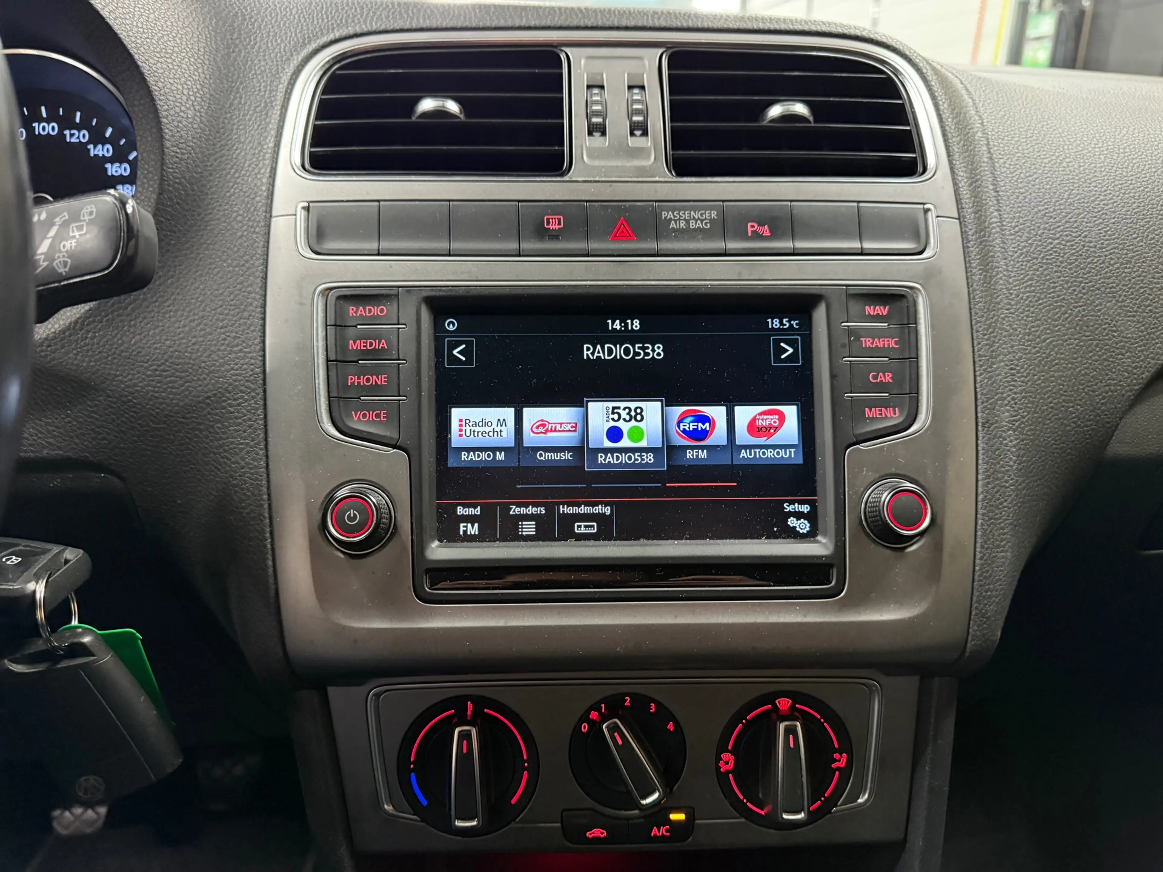 Volkswagen Polo 1.0 First Edition * Navigatie / Cruise control / B — photo 15