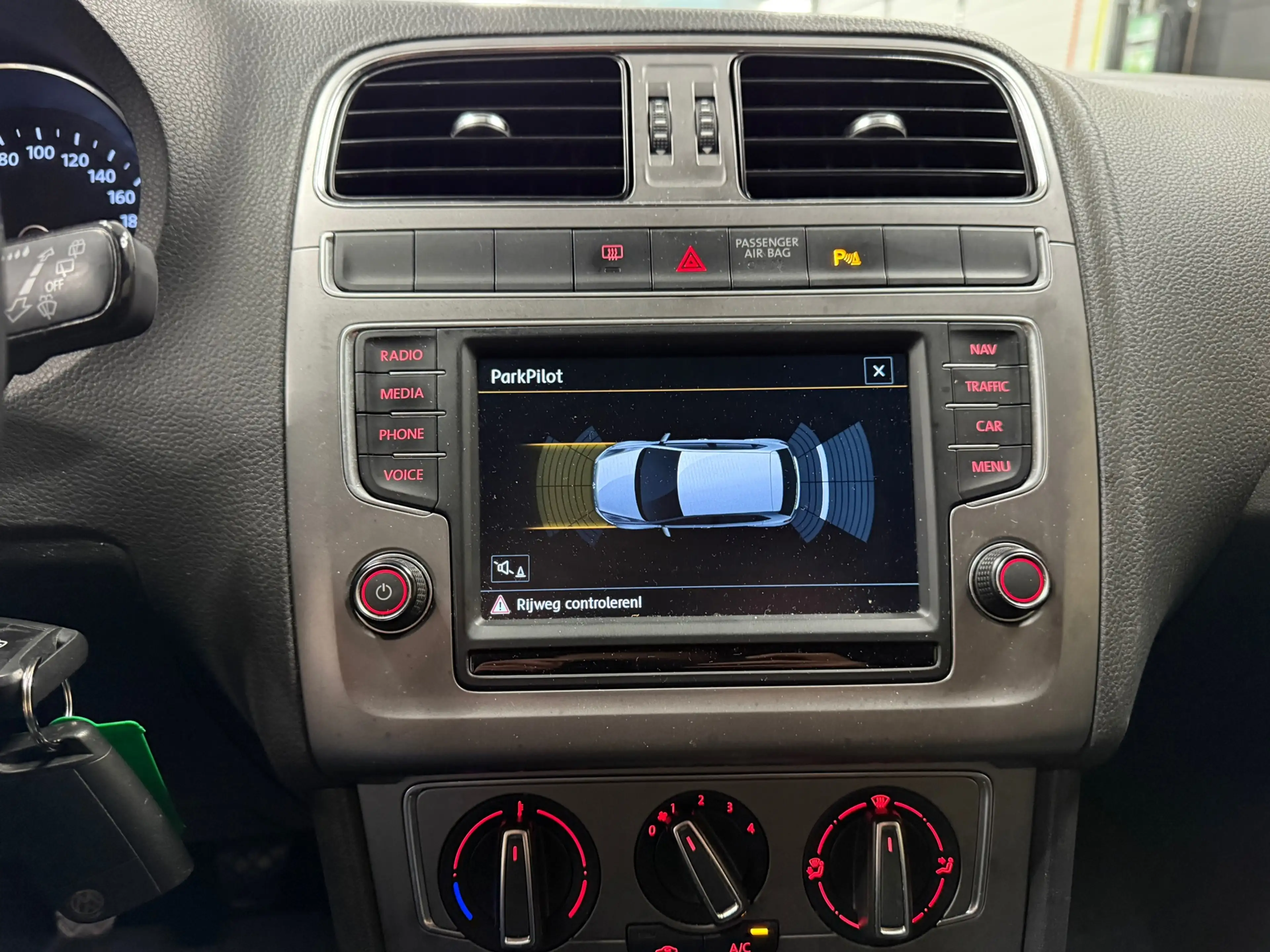 Volkswagen Polo 1.0 First Edition * Navigatie / Cruise control / B — photo 18
