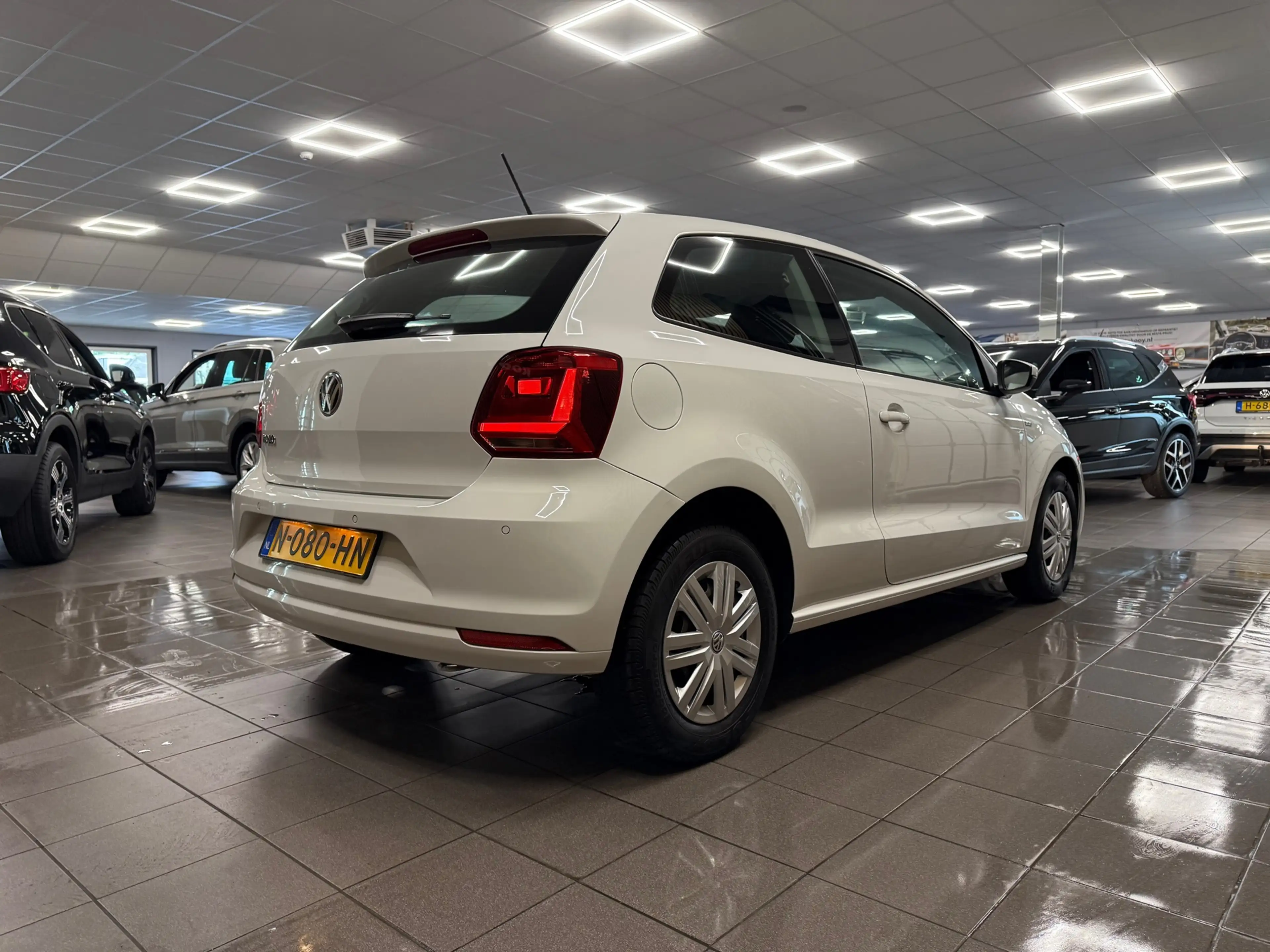 Volkswagen Polo 1.0 First Edition * Navigatie / Cruise control / B — photo 6