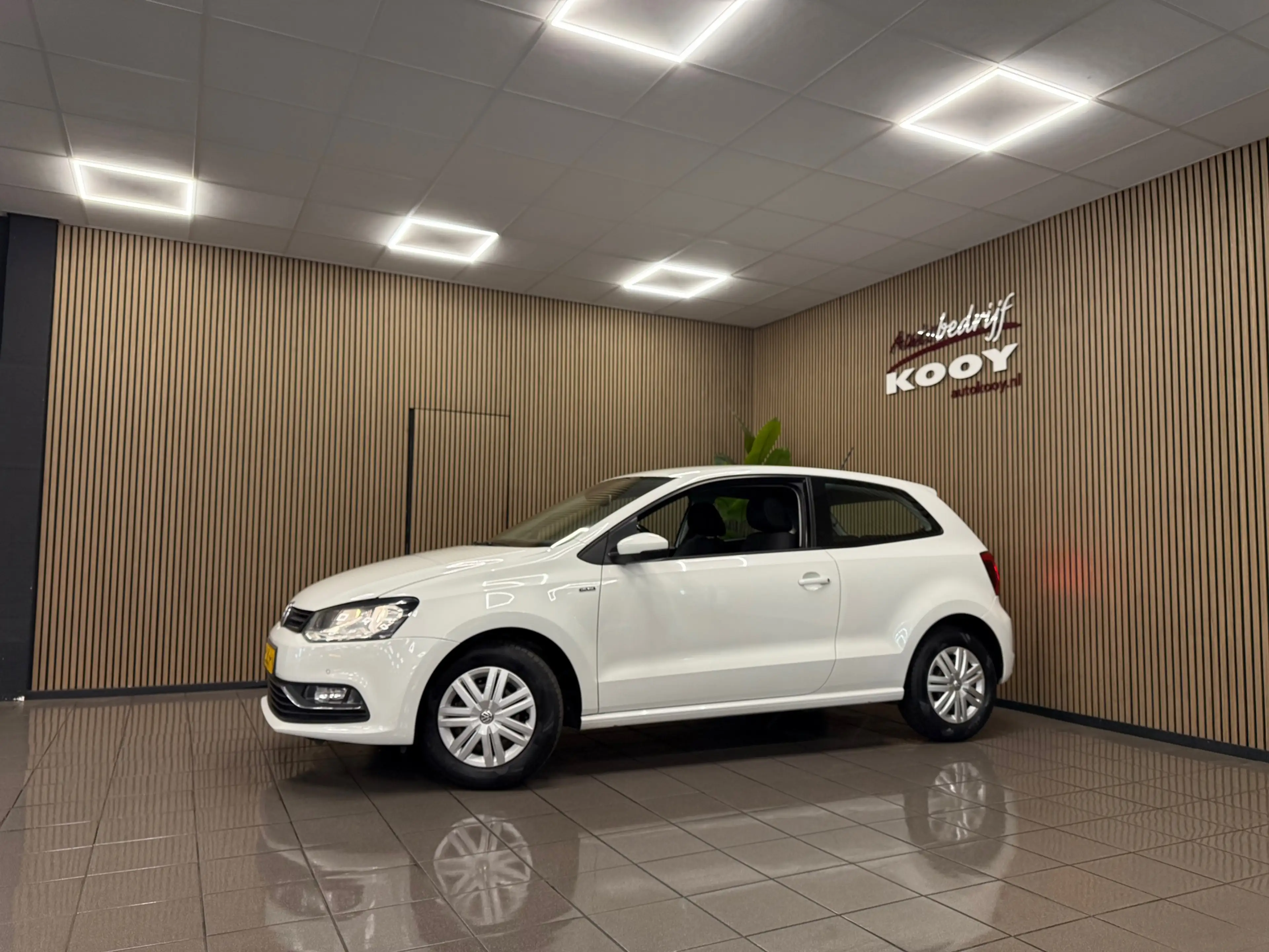 Volkswagen Polo 1.0 First Edition * Navigatie / Cruise control / B — photo 9