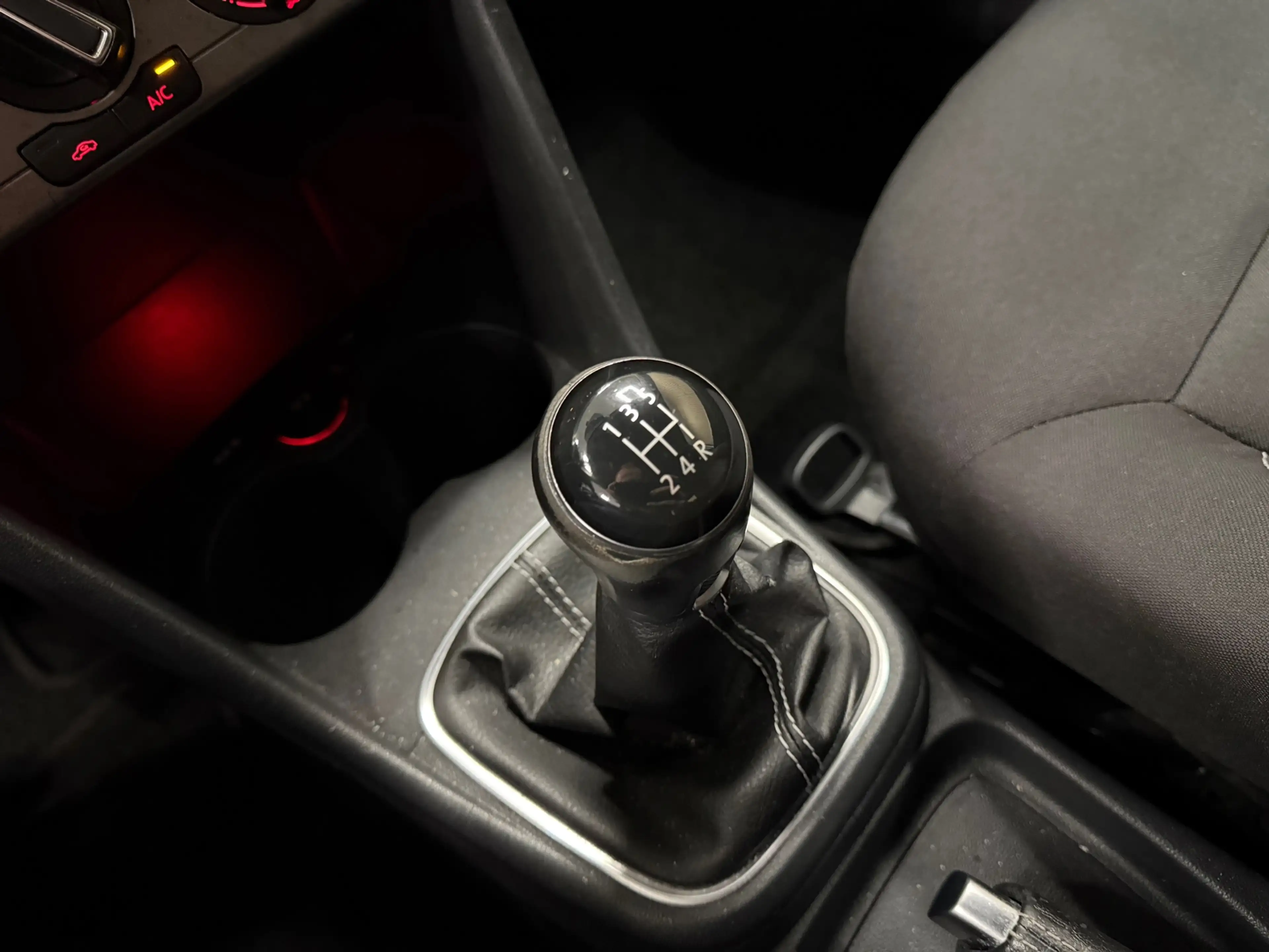 Volkswagen Polo 1.0 First Edition * Navigatie / Cruise control / B — photo 20