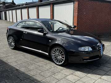 3.2 V6 Distinctive