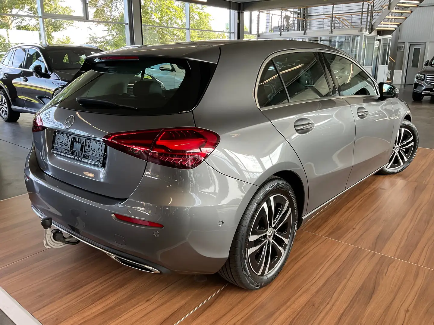 Mercedes-Benz A 180 A 180 Progressive DISTRONIC/SPUR/TOTW/AHK/360 Grau - 2
