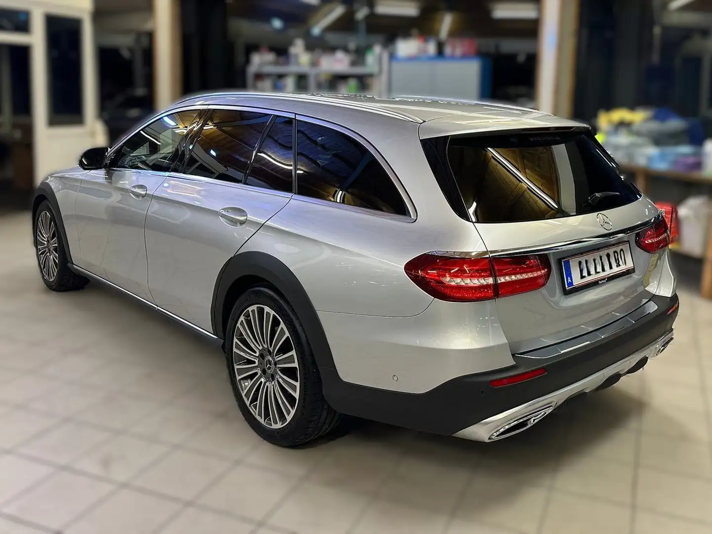 Mercedes-Benz E 220 E 220 d T All-Terrain 4MATIC Aut. All-Terrain Silber - 2