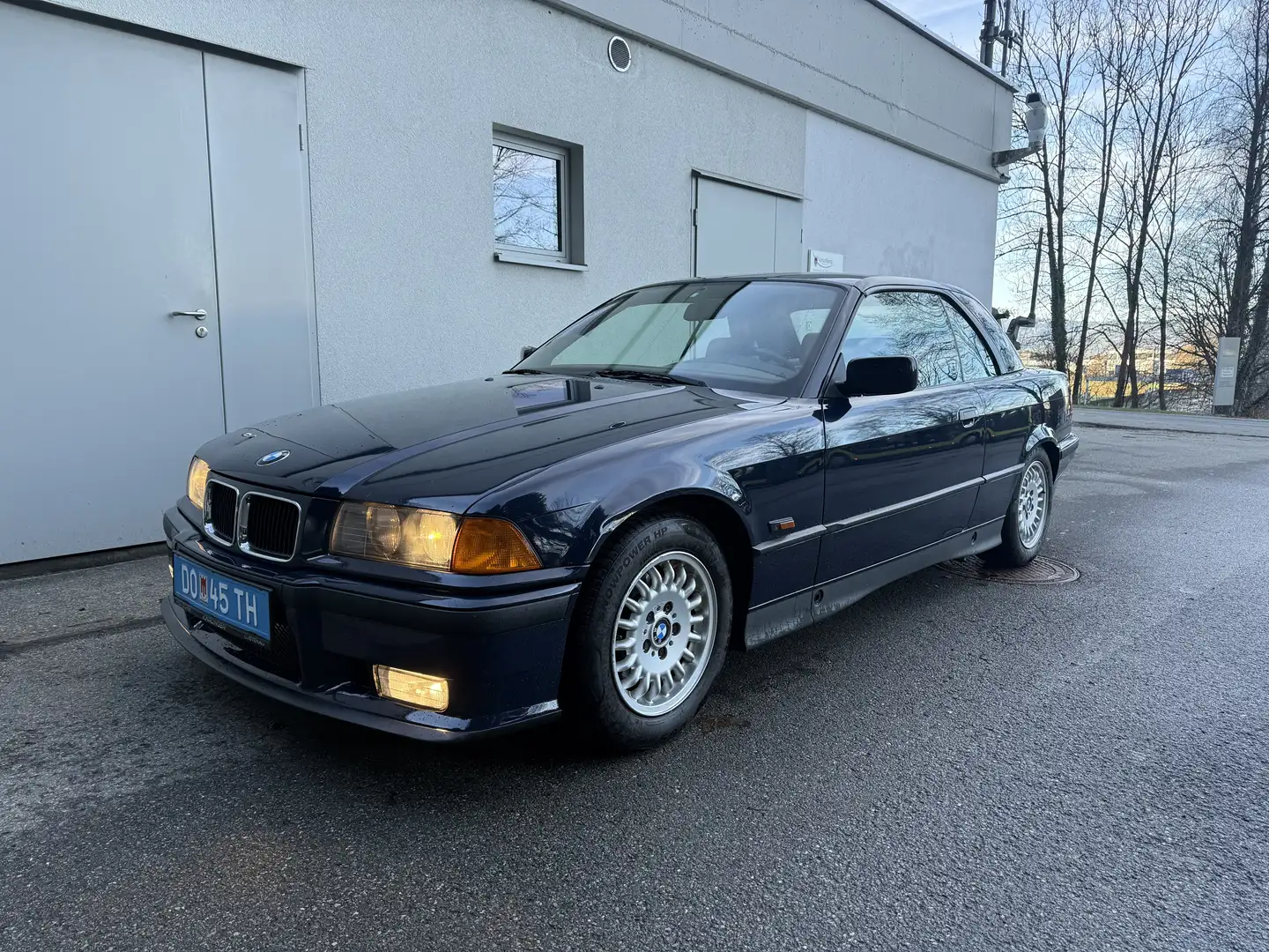 BMW 325 325i Cabrio - 1