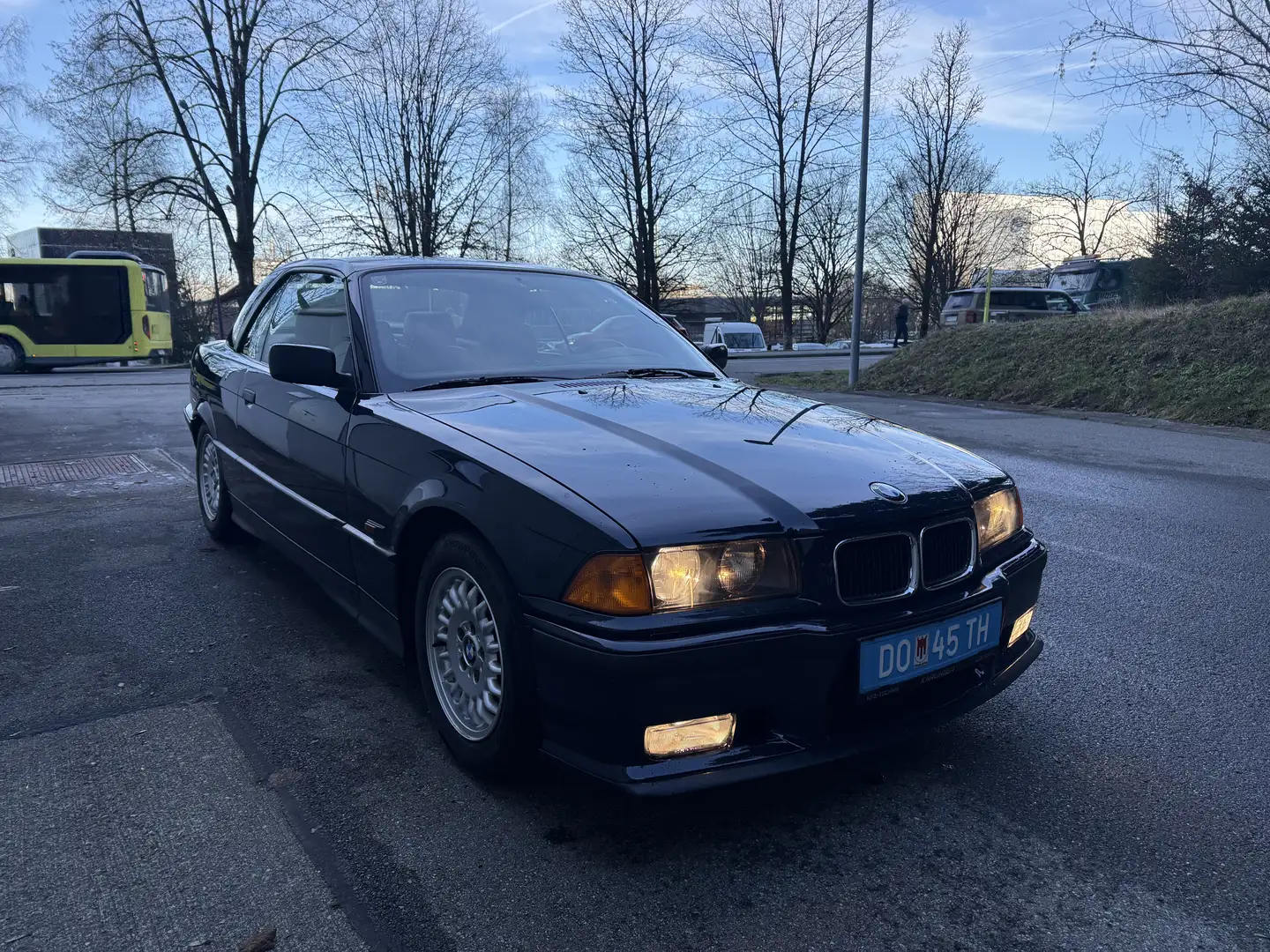 BMW 325 325i Cabrio - 2